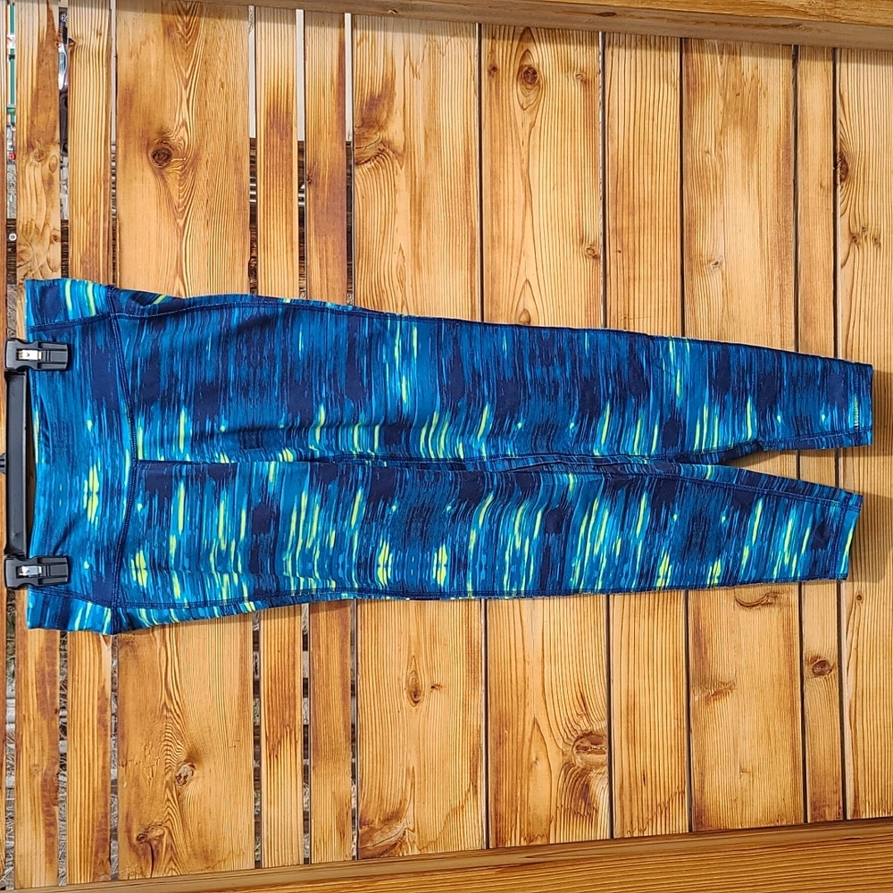 SOLD Old Navy Active 7/8 Leggings
